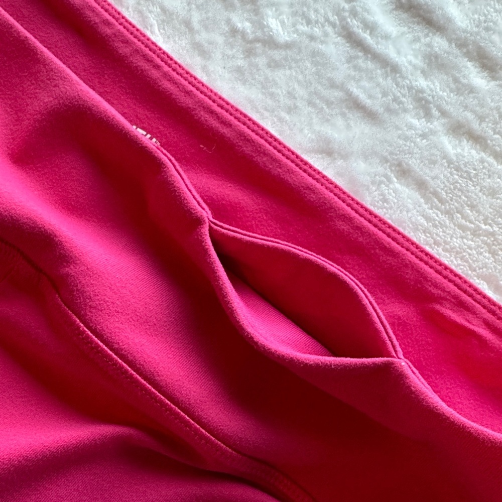 DULUTH Women’s High-Waist Pink Performance capris. - Picture 8 of 8